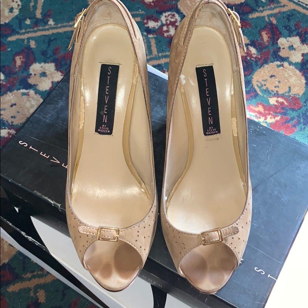 Preloved peep to wedges.